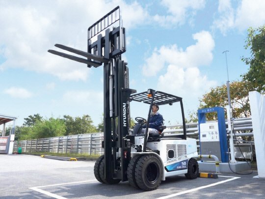 HD Hyundai supplies large hydrogen forklifts to Korea Zink