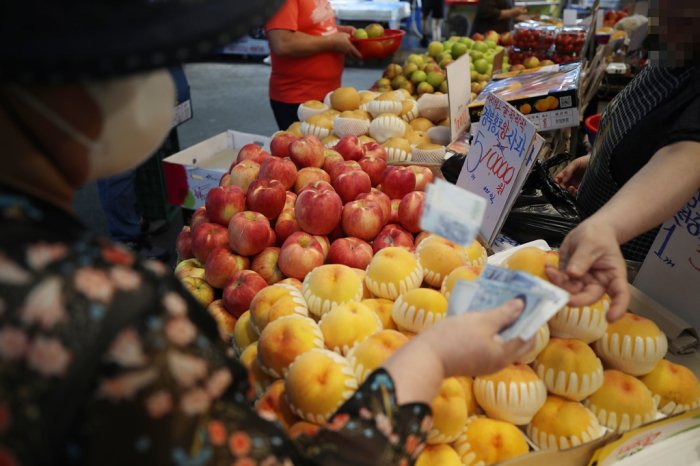 Korea’s food prices highest among OECD nations; utility bills at bottom