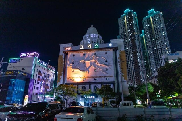 Always amused by how random motels will go all out with their exterior decor