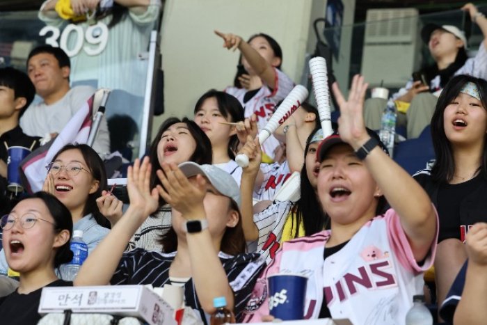 Women in 20s become mainstream Korean baseball audience