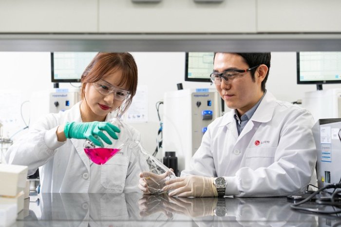 LG Chem emerges as global No. 4 chemicals maker: C&EN