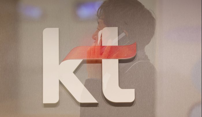 KT posts Q2 profit drop on pay raise, bonus payment