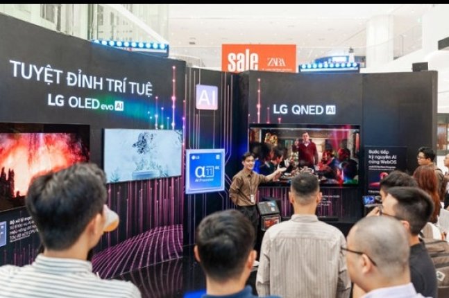 LG Elec hosts OLED TV media art exhibition in Vietnam