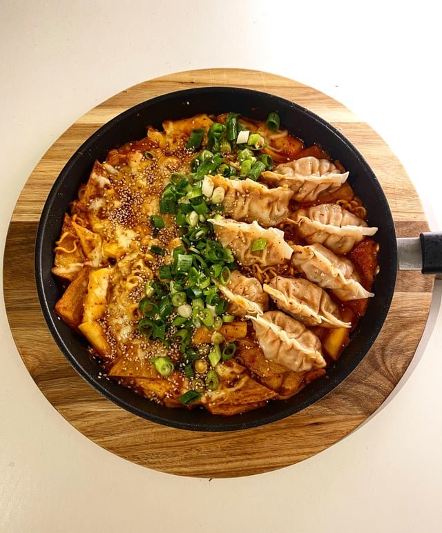 Rabokki with homemade chicken and kimchi mandu.