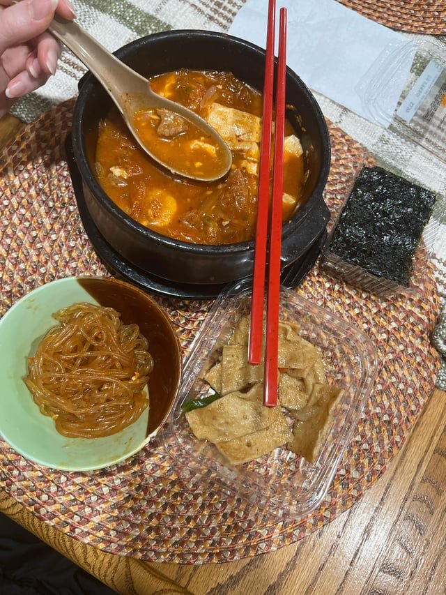 Kimchi jjigae time! What are yall having for dinner?