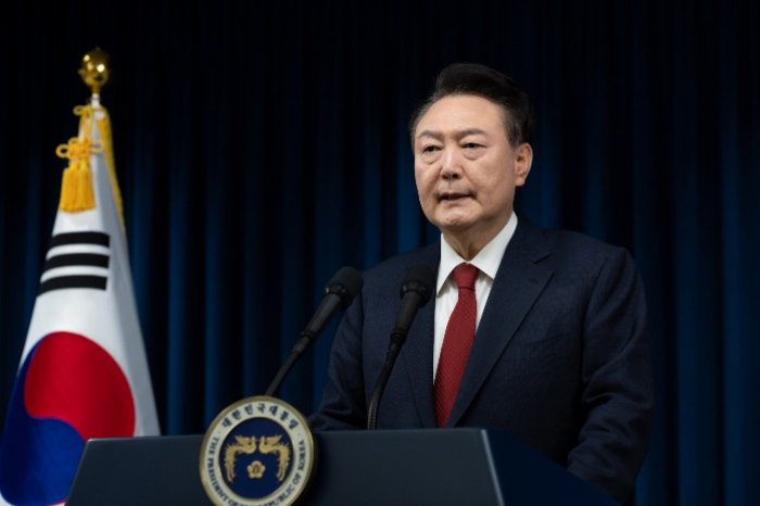 South Korea’s president apologizes for martial law