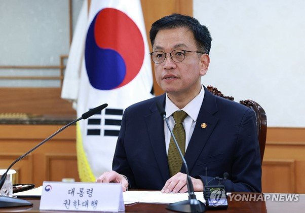 Korea’s new acting president assures economy resilient, security tight