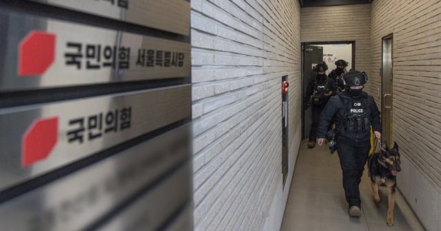 Police search People Power Party HQ for bomb threat in Seoul