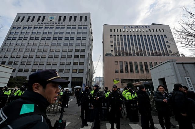 Yoon’s Supporters Gather Again in front of Seoul Western District Court, Skirmishes with Police