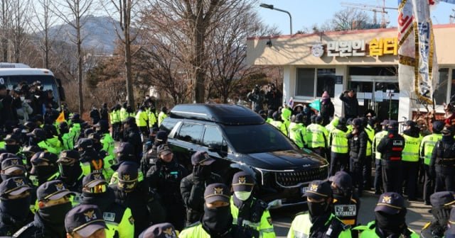 “The leadership of the People Power Party visits Yoon at the detention center… conveys the order to ‘unite as one party’