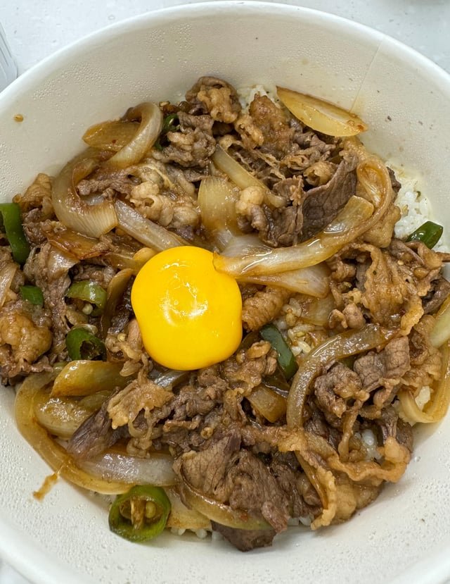 Home-cooked bulgogi donburi, topped with love and (yolk😍)