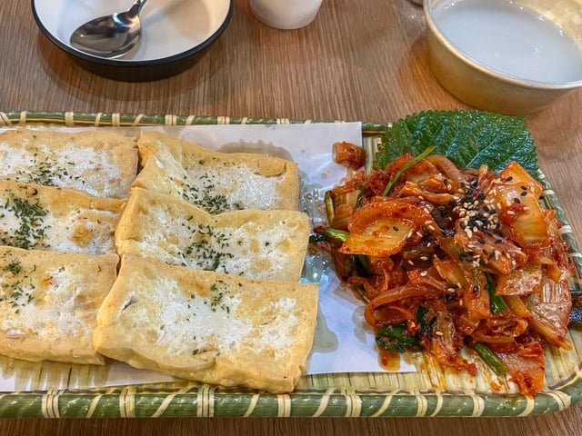 Fried tofu with kimchi and a little makgeolli… the perfect trifecta for chilly nights!