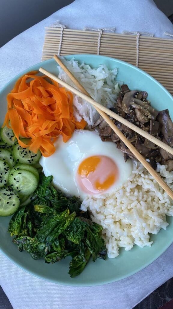 Nothing hits like a bowl of bibimbap. My ultimate korean food fave! 🥢