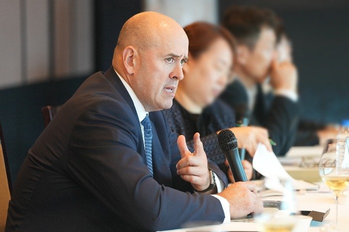 Carlyle CEO shares investment tips with Korean retail investors