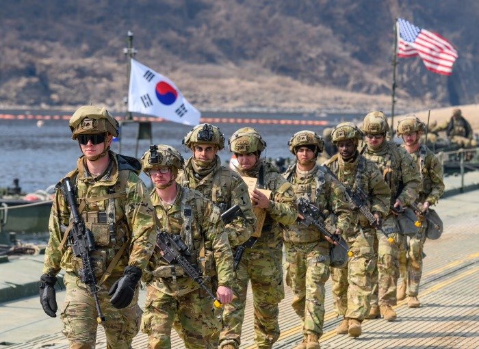 U.S. Considers Withdrawing Thousands of Troops From South Korea