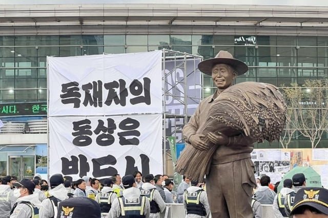 Statues of controversial strongman leaders stake claim to public spaces, history narratives – The Korea Times