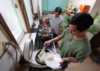 Foreign workers in Korea’s booming shipyards struggle with high remittances, debt obligations