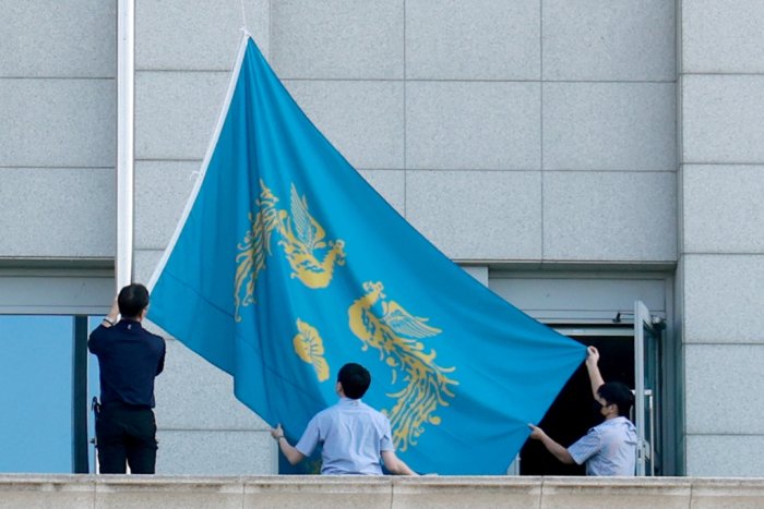 Lee acquires military control as S.Korean president, begins appointments