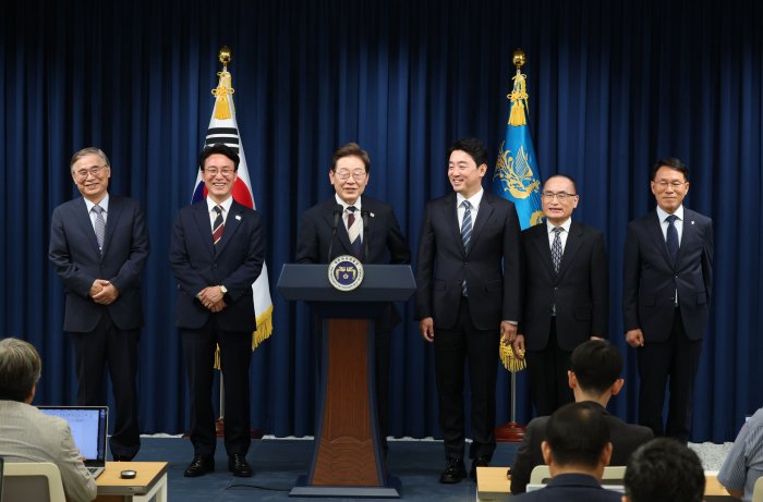 Lee names nominees for prime minister, spy agency chief, other key posts