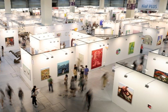 In Seoul, once-rising art hub feels pinch of global strains  