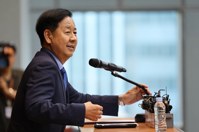 S.Korea names budget veteran as finance minister to prop up economy