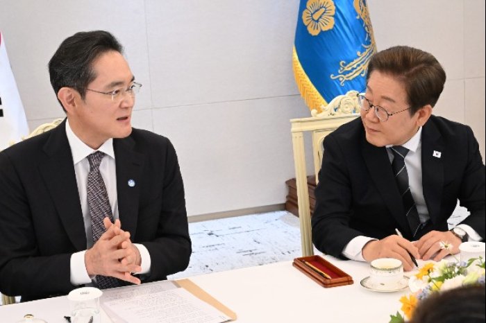 President Lee meets Samsung chief amid stalled US, Korea trade talks