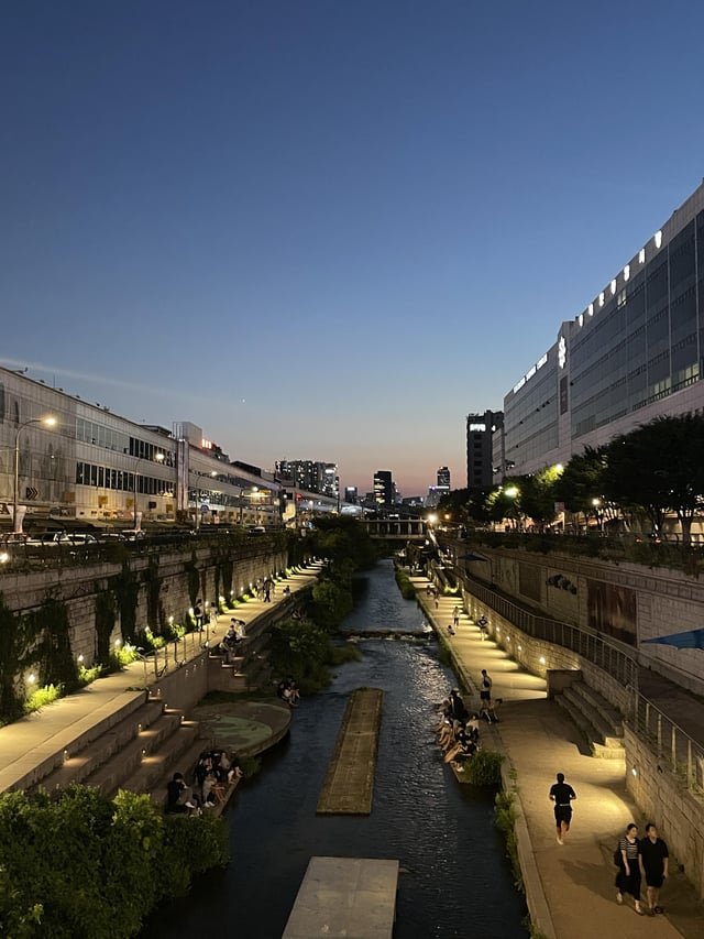 Cheonggyecheon Stream : Sunset and Soothing Waters