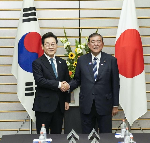 Japan, S. Korea leaders meet to seek closer ties as Lee makes 1st visit