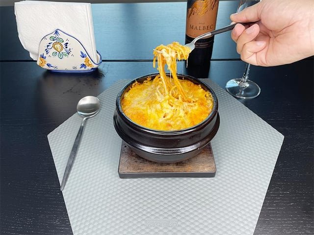 Cheese Pasta in a Korean Ttukbaegi (Earthenware Pot)