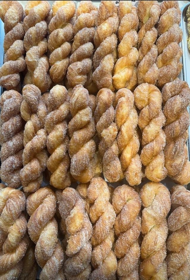 The art of making the perfect Kkwabaegi (꽈배기) at a legendary Korean bakery.