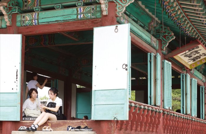 China’s free-roaming tourists reshape South Korea’s visitor economy