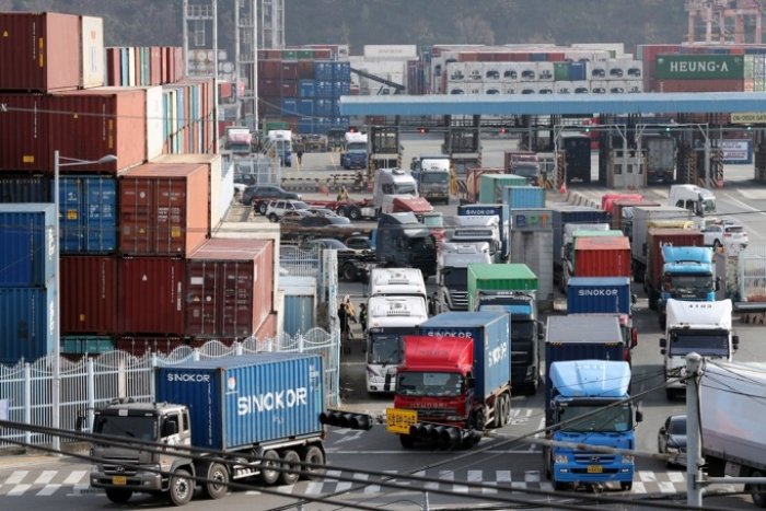 S.Korea cuts growth outlook to 0.9%, banks on AI to reignite economy