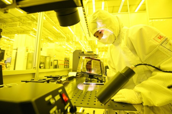 Samsung, SK Hynix lose US waiver on chip equipment for China use