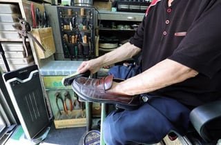 Seoul’s cobbler profession faces challenges as skilled tradespeople continue to decrease
