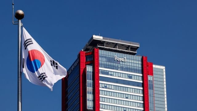 Foreign buyers bet South Korea is the new Japan