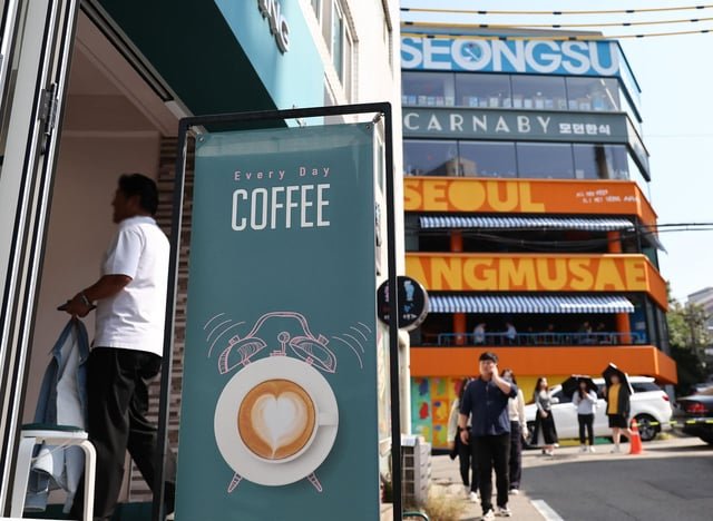 City pays shops to drop English for Korean signs – The Korea Times