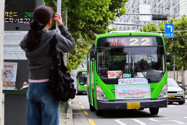 Seoul town bus operators threaten to withdraw from transfer discount program