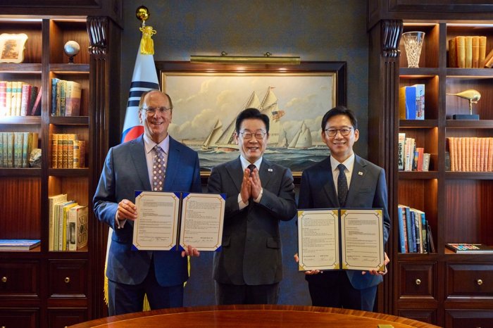BlackRock CEO in talks with Lee pledges support to make S.Korea ‘AI capital of Asia’