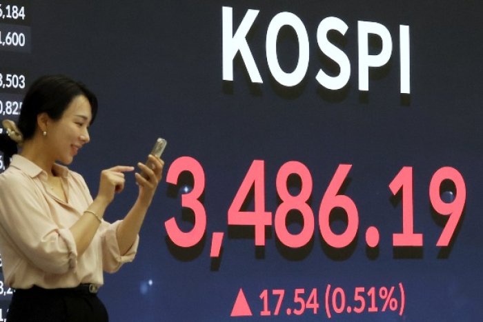 Foreign holding in Samsung Electronics at 2025 highs, further upside seen