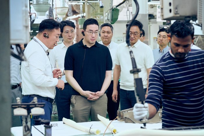 LG Group chief urges ‘select and focus’ strategy to boost structural competitiveness