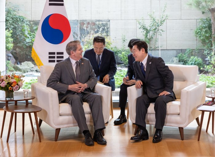 S.Korea’s Lee presses US Treasury Secretary Bessent on ‘rational’ tariff deal, currency swap line