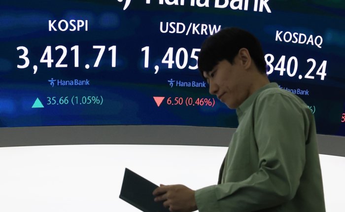 Foreign investors offload $7.4 bn in Korean bonds on rate freeze bets, Forex uncertainty