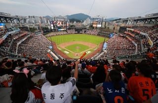 South Korea’s KBO sets attendance record reaching 12 million fans in a single season for the 1st time in its 44-year history as popularity surges, combined ticket revenue from 10 teams is also set to surpass $141 million (200 billion Won) for the first time.