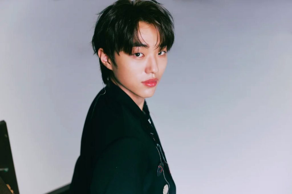 CATCH THE YOUNG ‘안아줘 (In Your Arms)’ Music Video Sparks Emotion with Symbolic Visuals, Heartfelt Lyrics, and Rising Fan Reactions