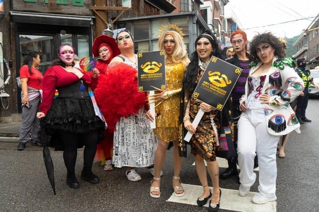 Rain or shine, Seoul Drag Parade glitters in gold – The Korea Times