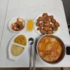 Cold-weather Dinner 🍲 — Simple Homemade Tteok-mandu Soup with Fried Chicken & Salad