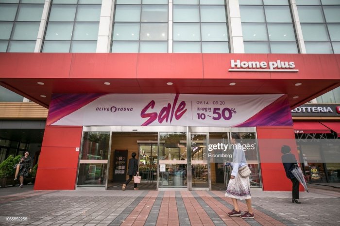MBK-owned Homeplus turns to open auction after stalking-horse deal falters