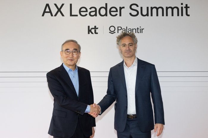 US data analytics giant Palantir CEO meets with Korean tech chiefs behind curtain