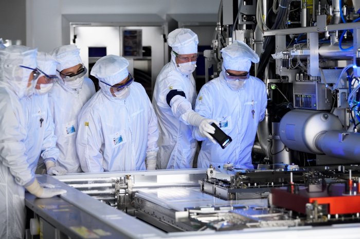 Samsung to buy ASML’s most advanced lithography tools to rival TSMC