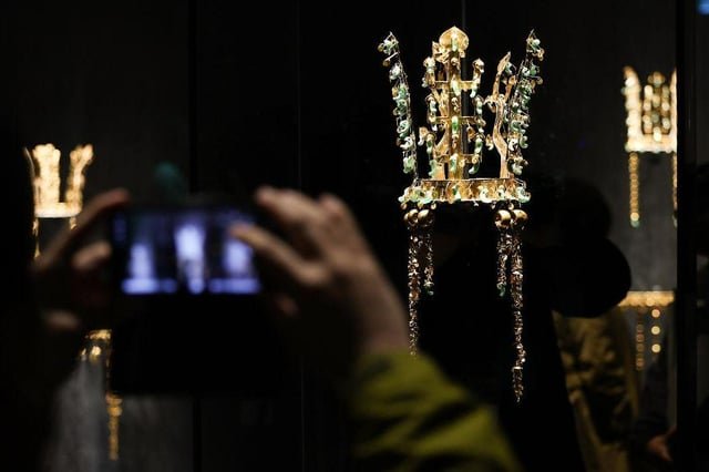After 104 years, Silla’s crowns reunite in blaze of gold in Gyeongju